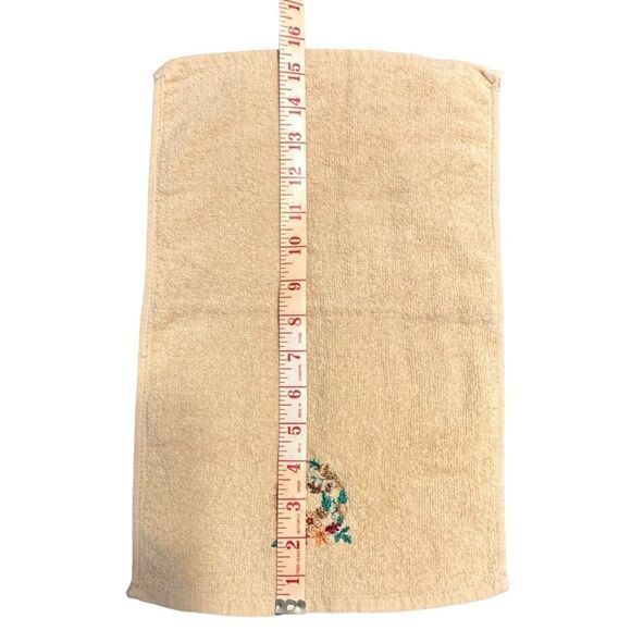 Six vintage Holiday theme guest towels - Christmas and Valentines, - Picture 10 of 15